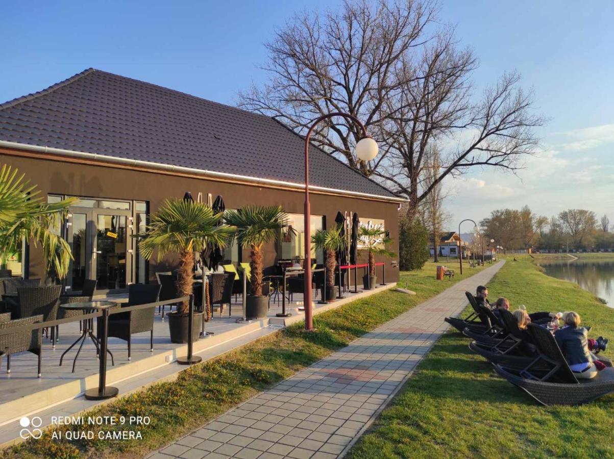 דונאפטאי Waterfront Lodge מראה חיצוני תמונה
