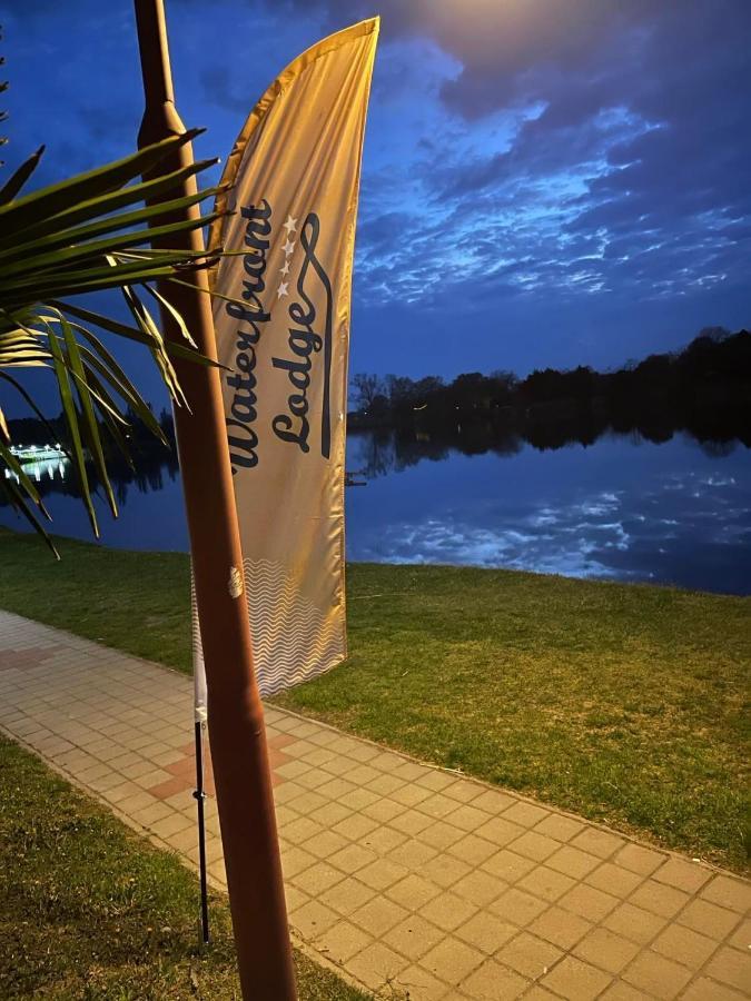דונאפטאי Waterfront Lodge מראה חיצוני תמונה