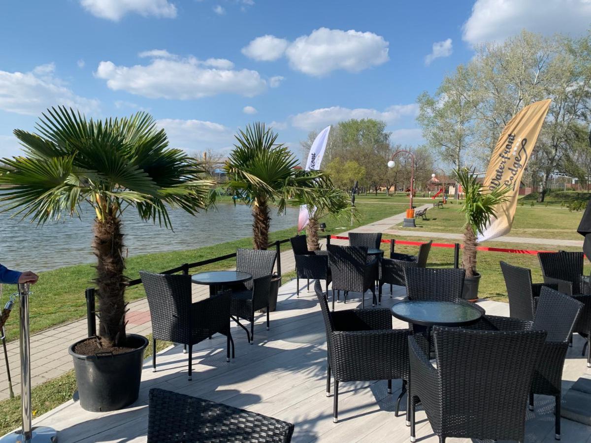 דונאפטאי Waterfront Lodge מראה חיצוני תמונה