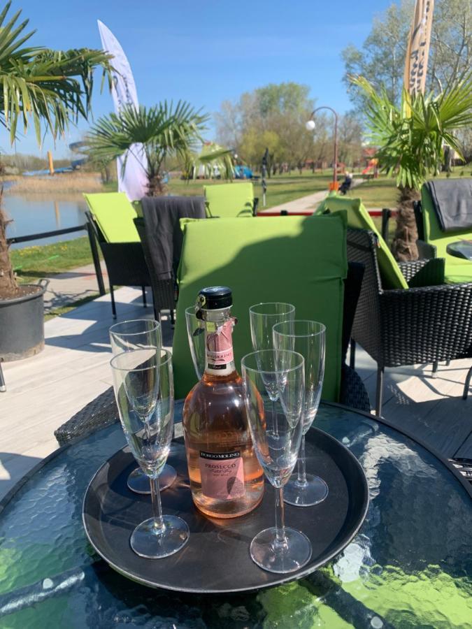 דונאפטאי Waterfront Lodge מראה חיצוני תמונה
