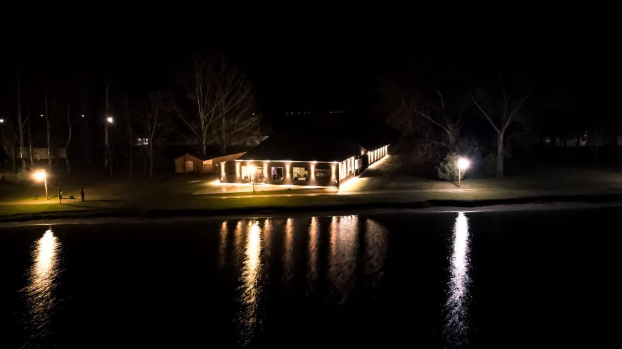 דונאפטאי Waterfront Lodge מראה חיצוני תמונה