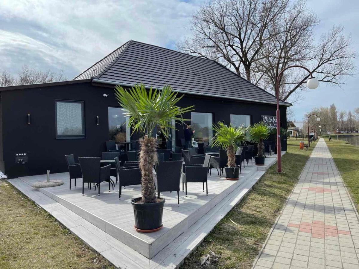 דונאפטאי Waterfront Lodge מראה חיצוני תמונה