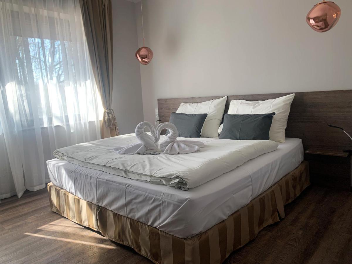 דונאפטאי Waterfront Lodge מראה חיצוני תמונה