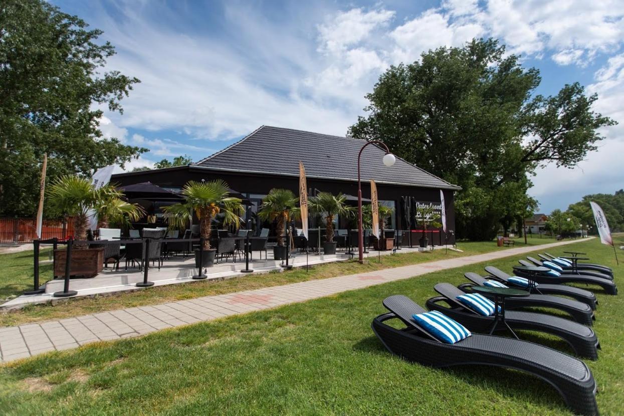 דונאפטאי Waterfront Lodge מראה חיצוני תמונה