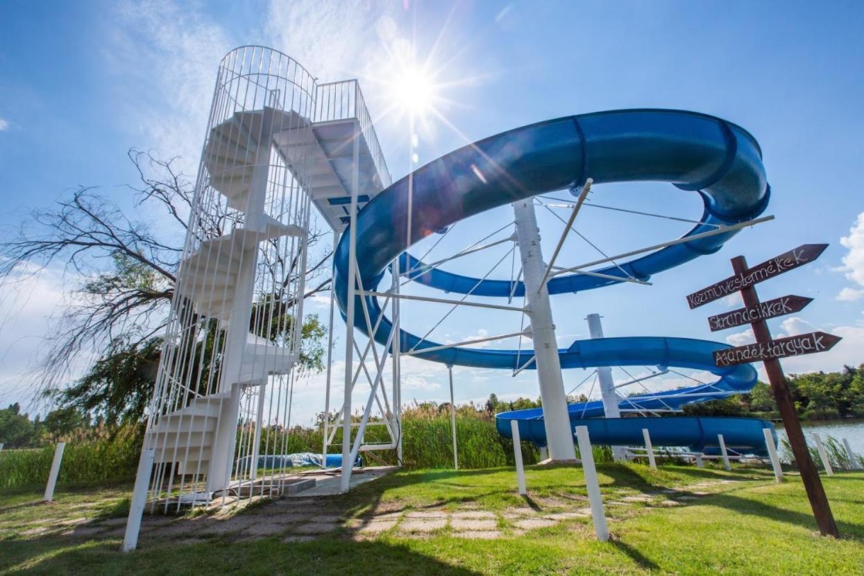דונאפטאי Waterfront Lodge מראה חיצוני תמונה