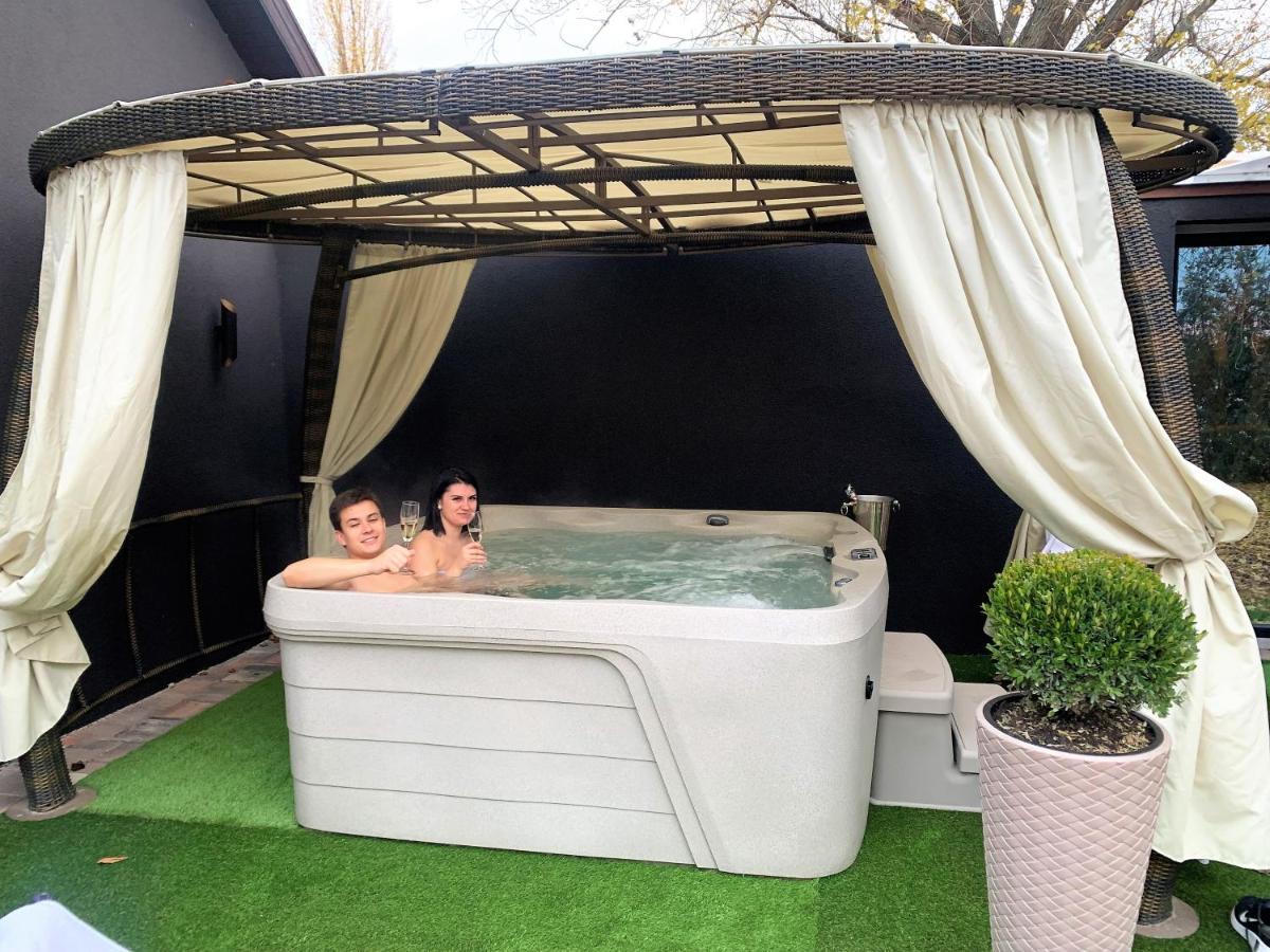 דונאפטאי Waterfront Lodge מראה חיצוני תמונה